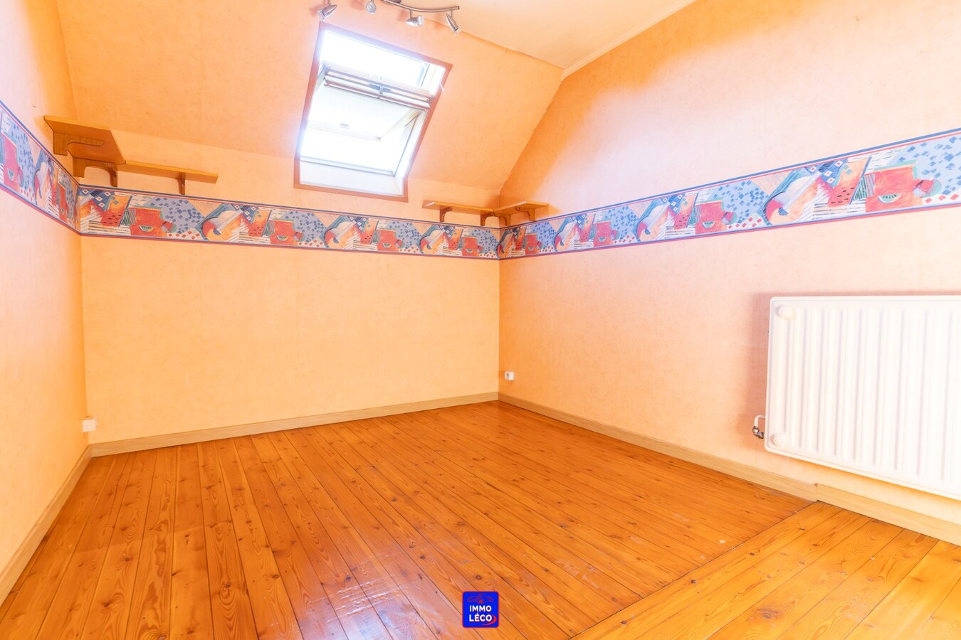 3 façades en excellent état d'entretien, beaux volumes, jardin de 340m² SUD-EST ! 