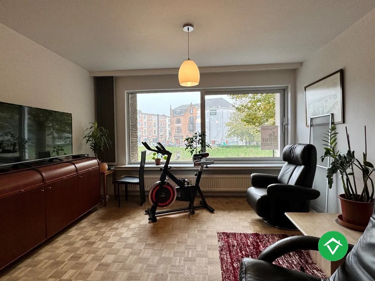 Appartement met 2 slaapkamers en garage Coupure te Gent 