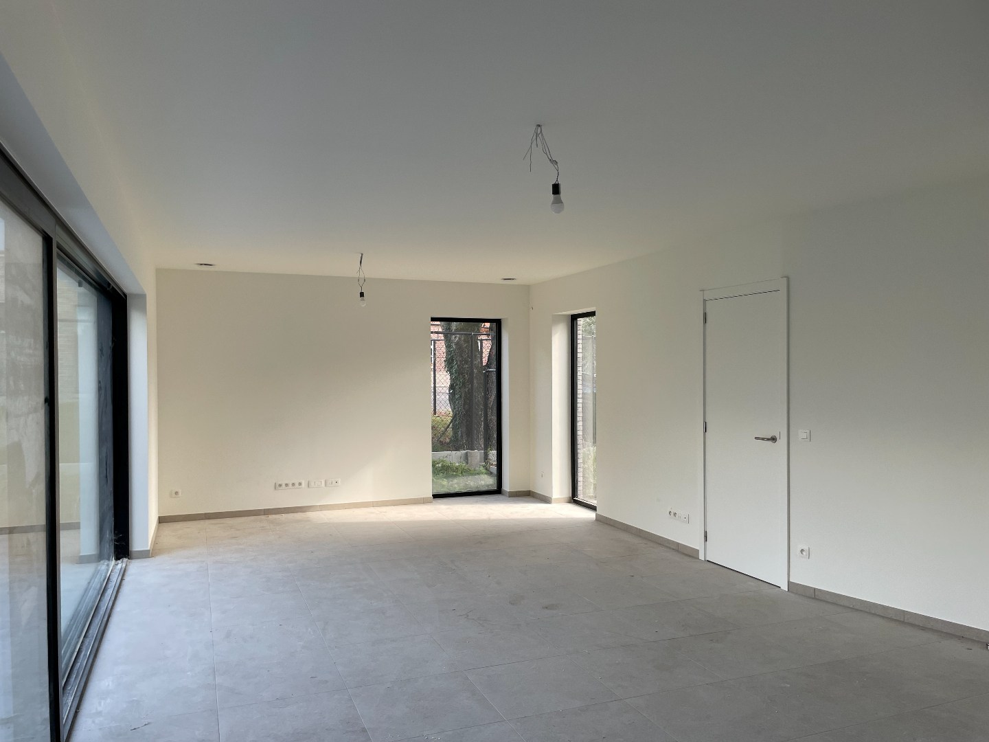 Nieuwbouwwoning met 3 slaapkamers inpandige garage , terras en tuin 