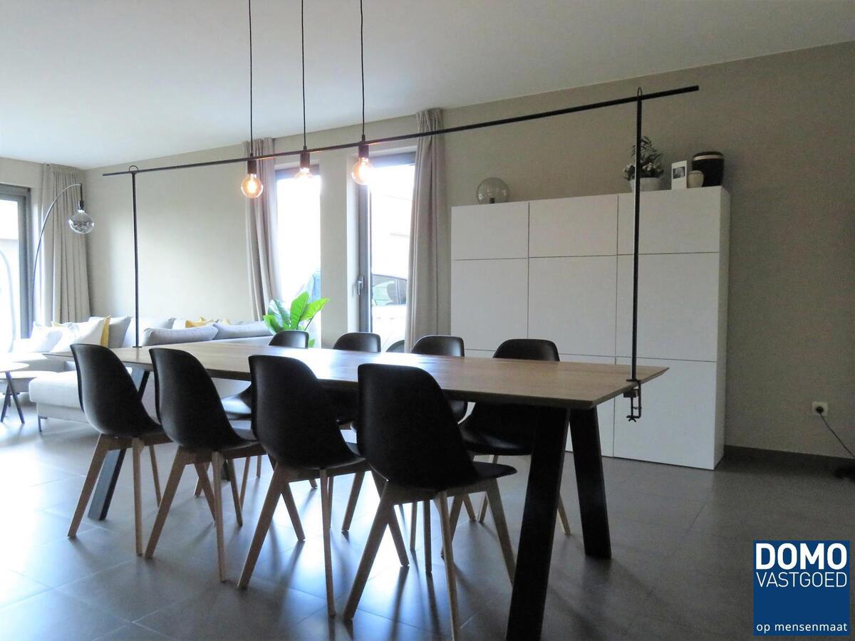 Ruime woning met 5 slaapkamers, tuin en garage 