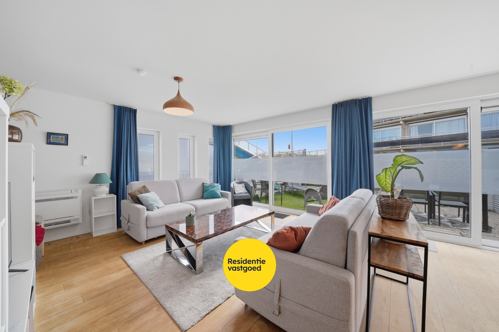 Instapklaar appartement met groot terras in Bredene - vlak bij de zee 