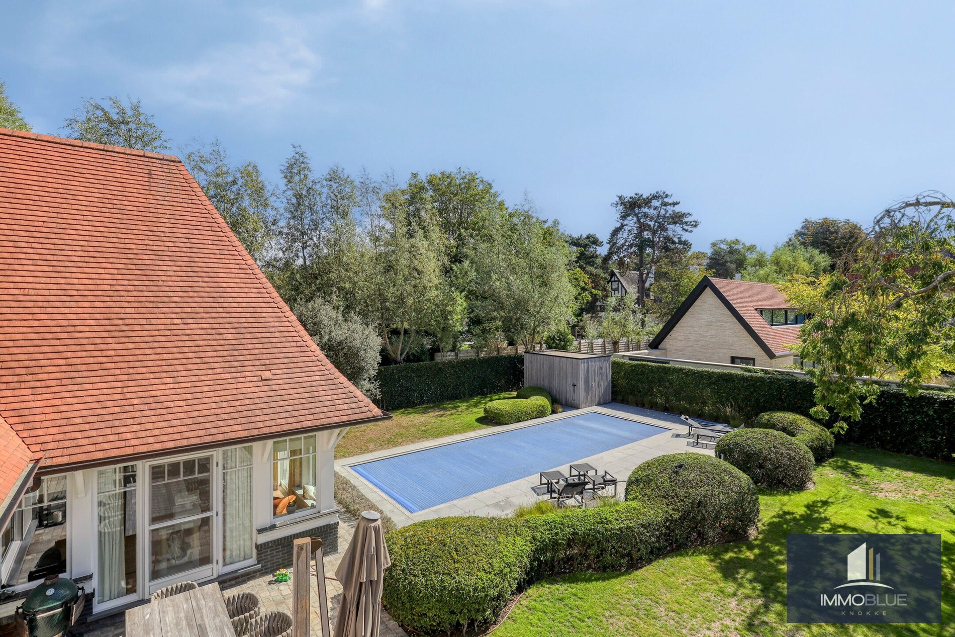 Luxueuze en stijlvolle villa in Engelse Cottage stijl met verwarmd zwembad gelegen in het Zoute. 