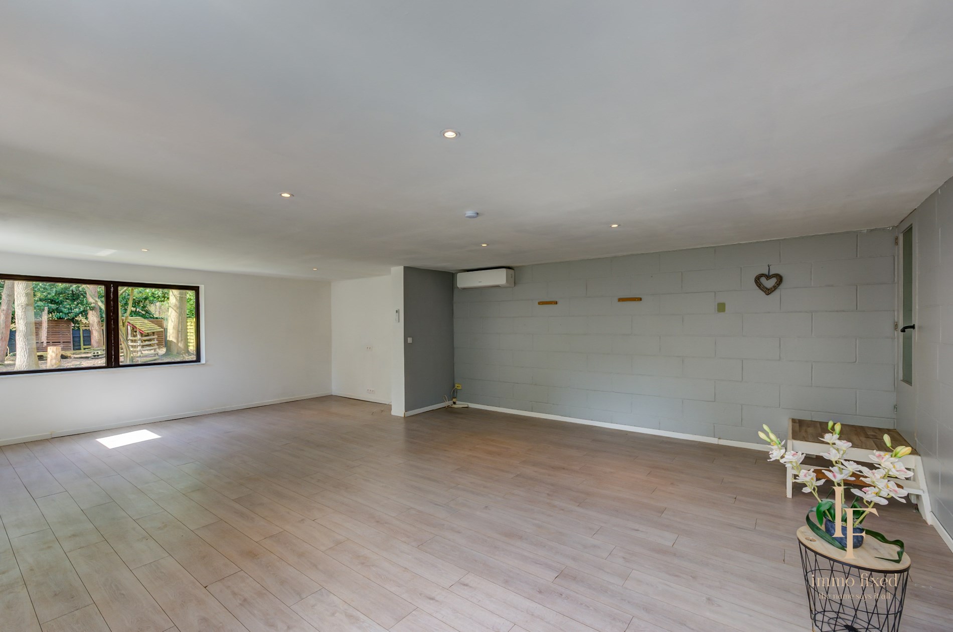 Vrijstaande woning (TE RENOVEREN) op 1400m2 grond te Schilde! 