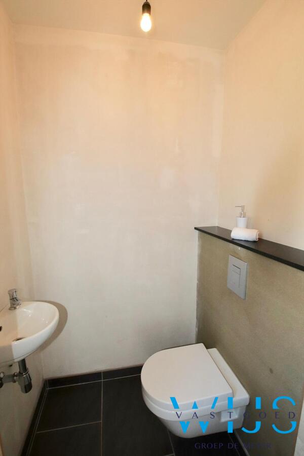 Gerenoveerd (2017) en gezellig woonhuis in hartje Ertvelde. 