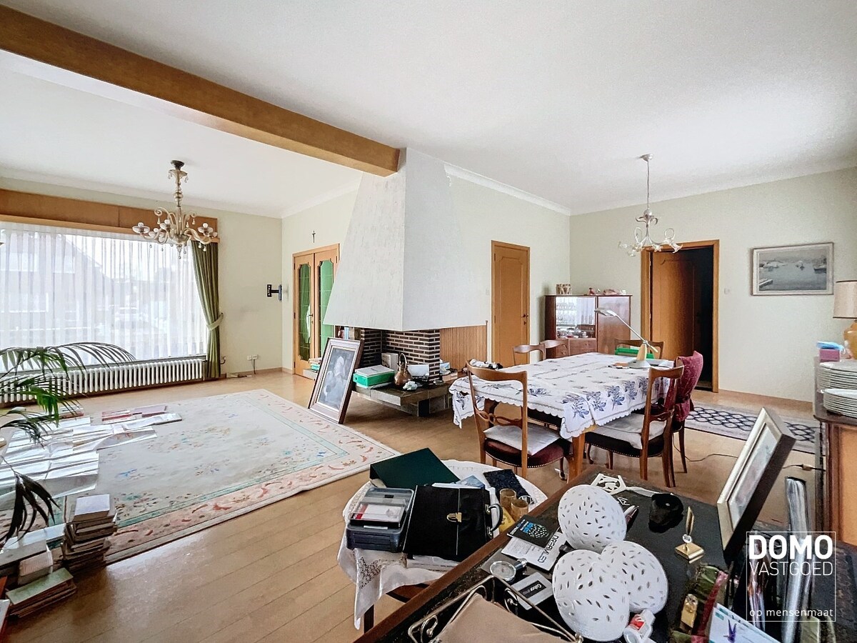 RUIME GEZINSWONING MET TUIN EN GARAGE TE KERMT 