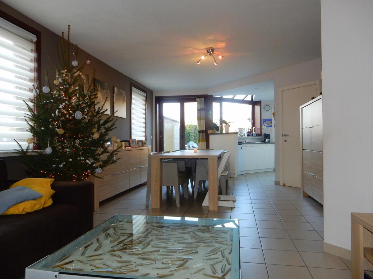 Instapklare woning met dubbele garage 