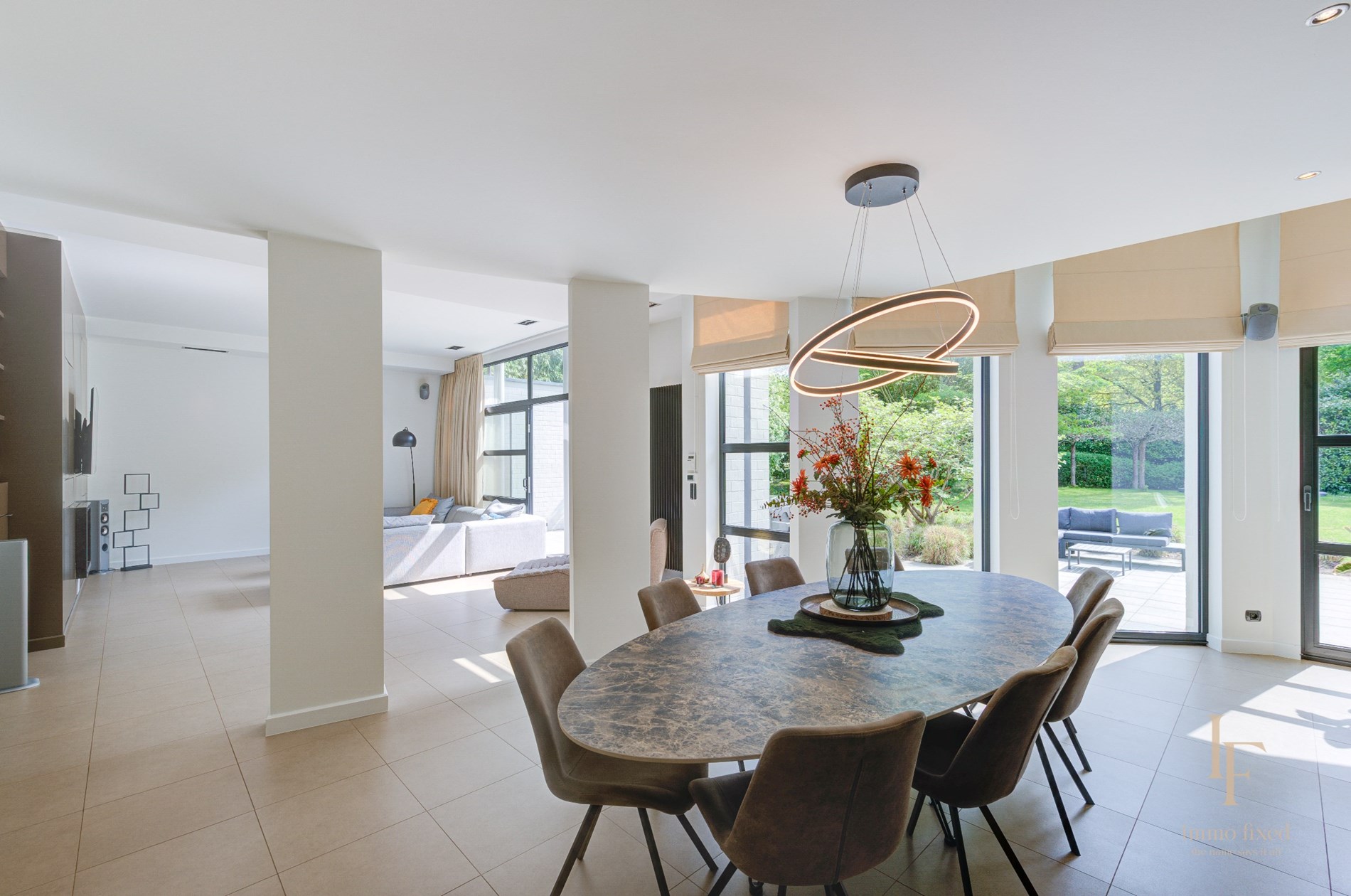 Moderne villa met 7 slaapkamers te Zoersel. 