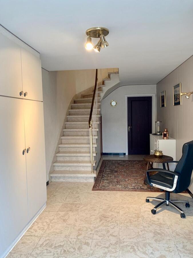 MOOI RUIME BEL-ETAGE MET ZONGERICHTE TUIN  TE BREDENE DORP 