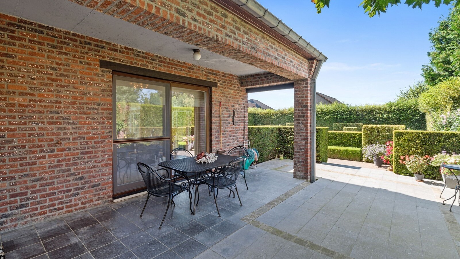 Instapklaar, energiezuinig landhuis op rustige locatie 