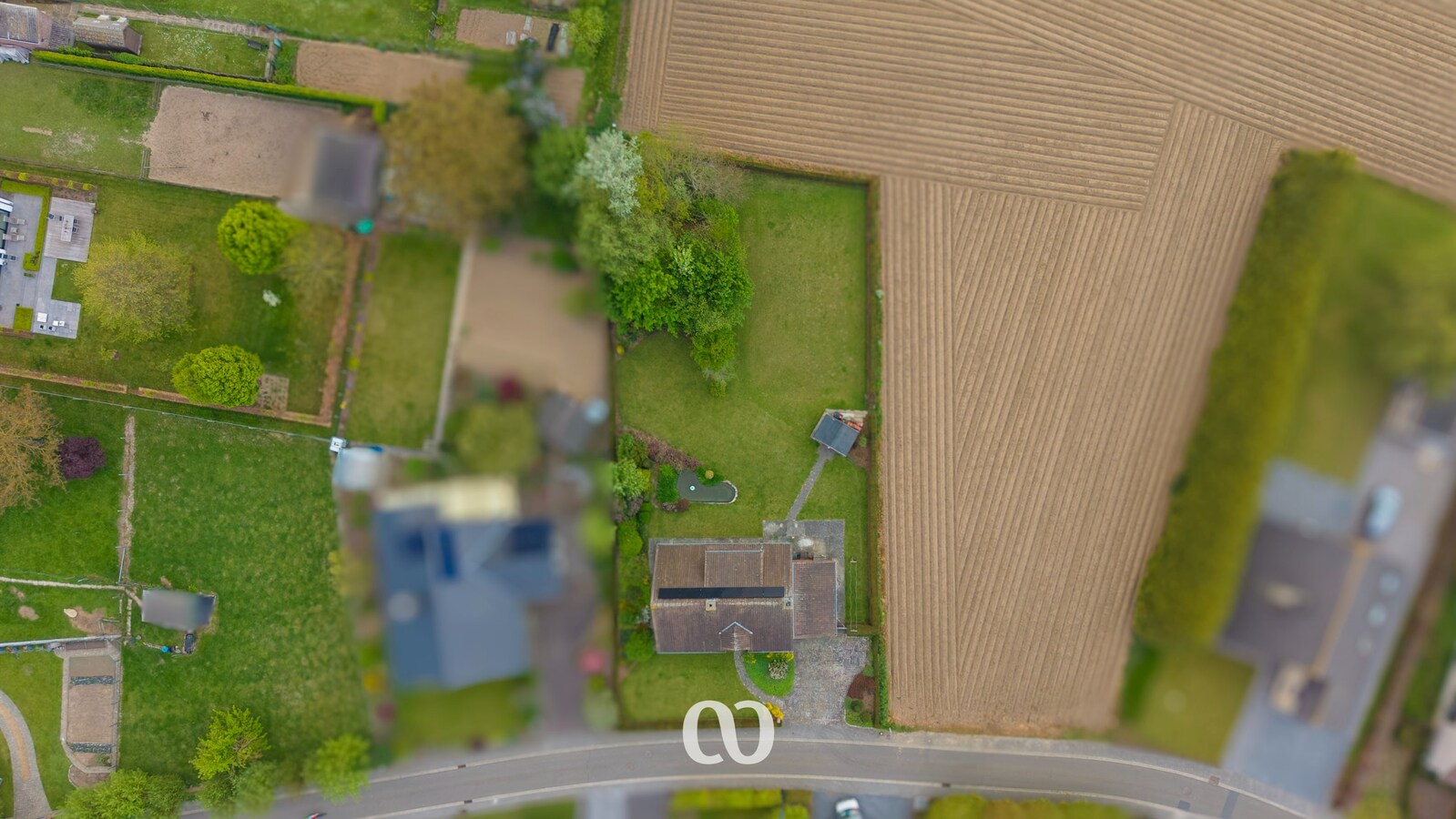 Prachtig gelegen gezinswoning met tuin en uitzicht in het centrum van Etikhove 