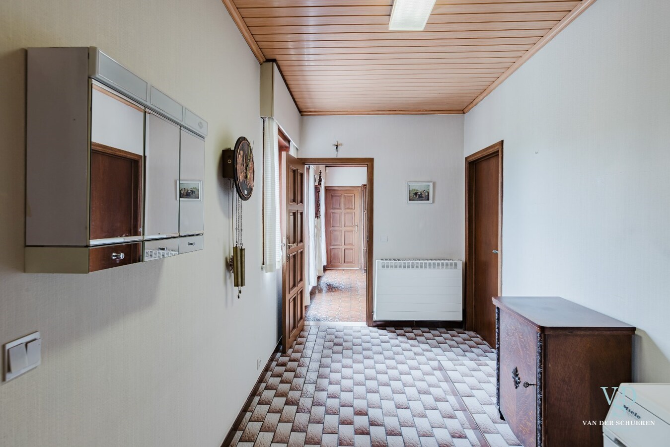 Gelijkvloerse villa.    Op 1 km van de Schelde. 