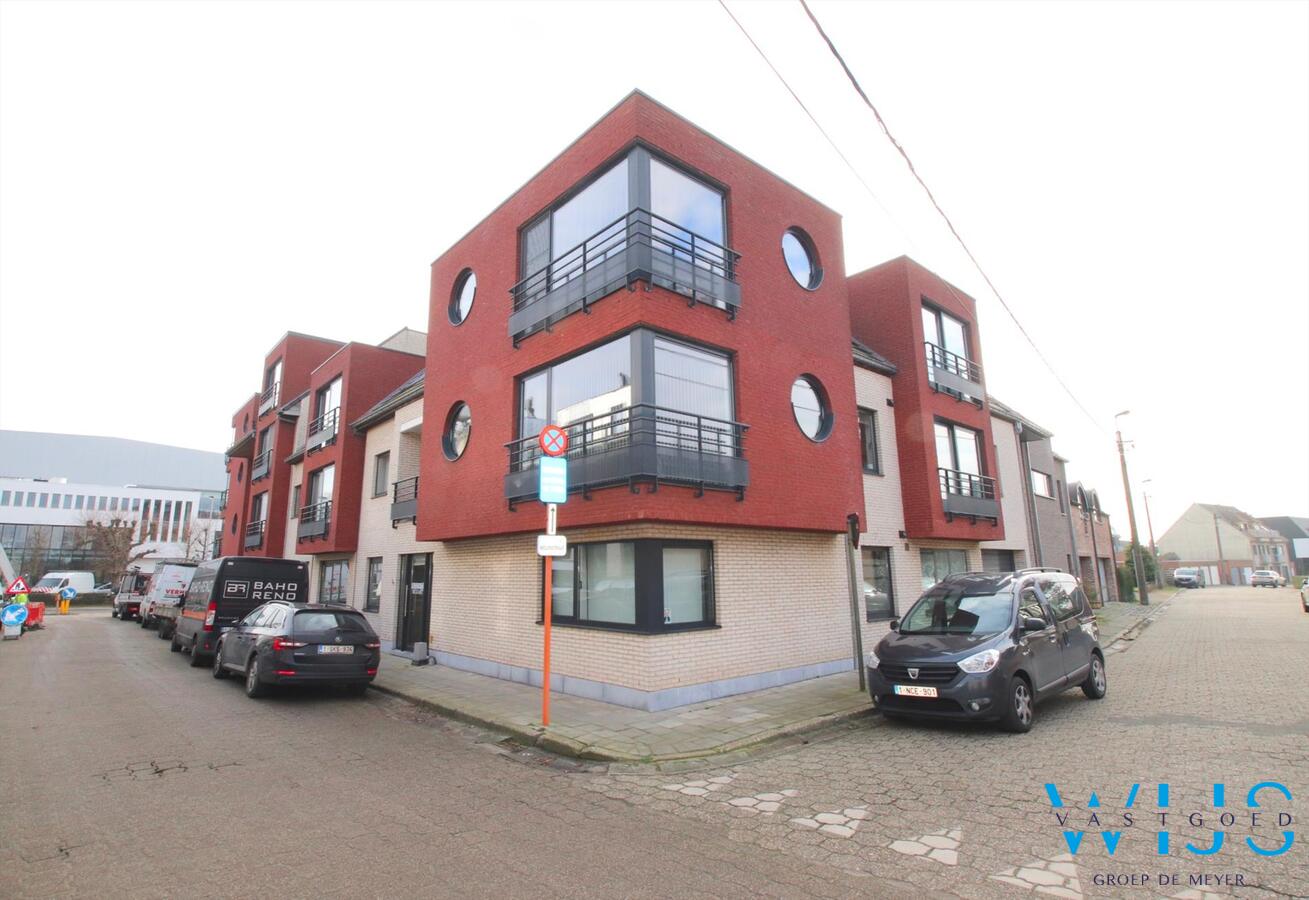 Charmant instapklaar tweeslaapkamer appartement in centrum Ertvelde! 