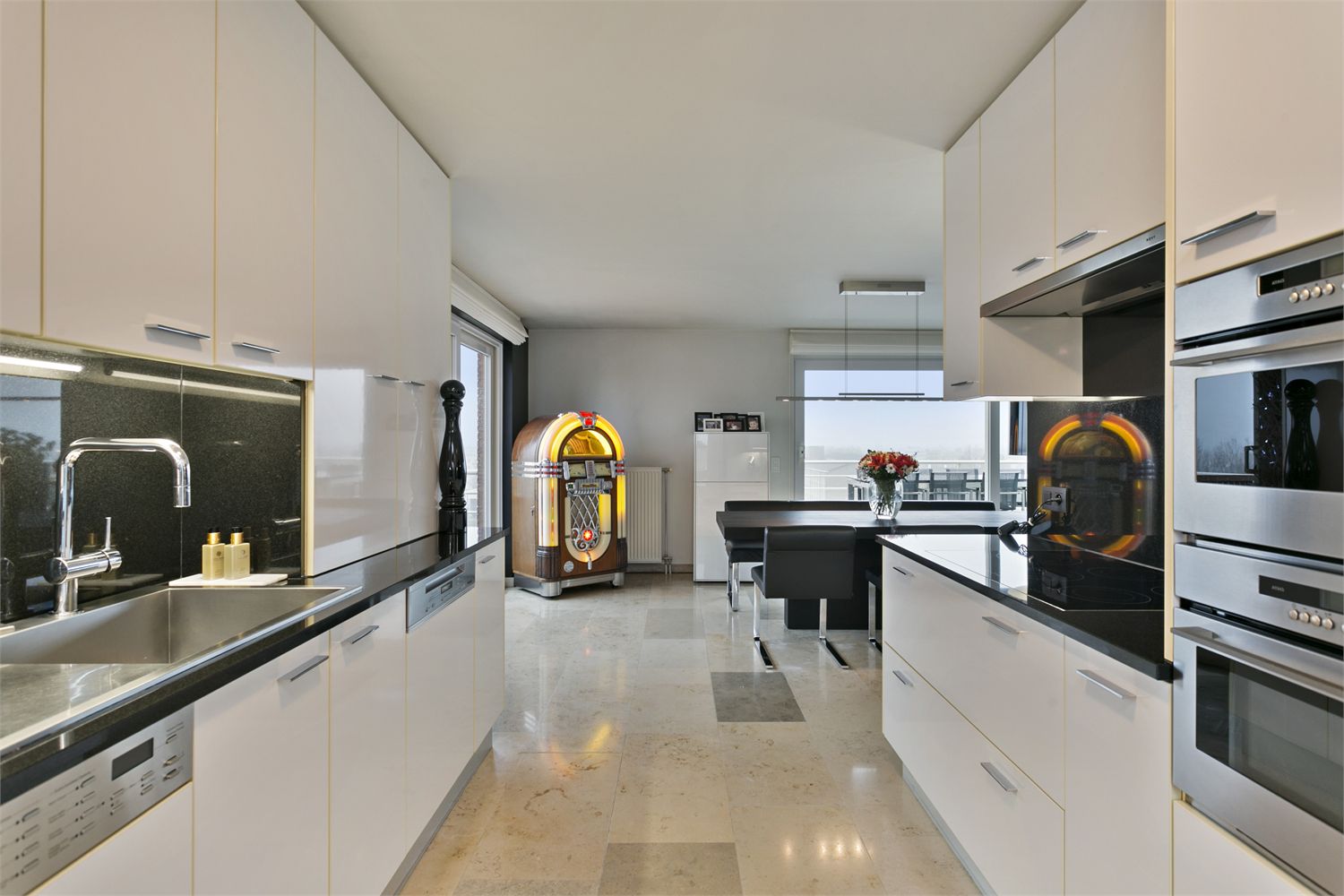 Dakappartement te koop. 