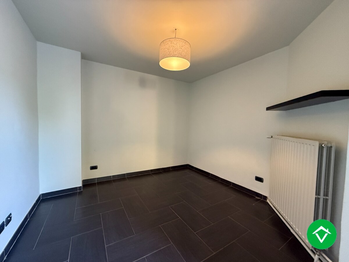 Ruime woning met 5 slaapkamers te Zwevezele 