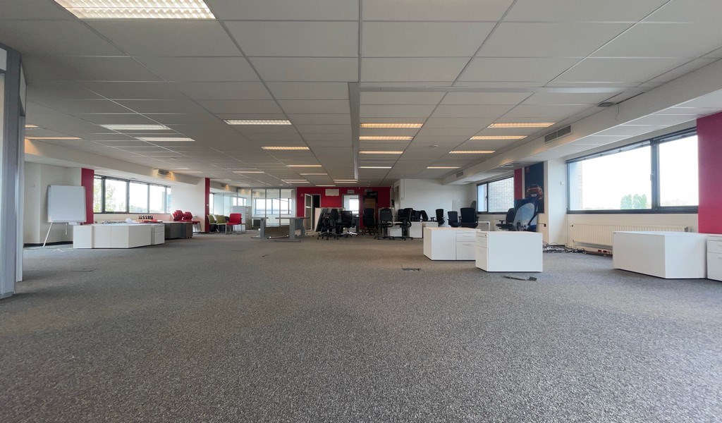 Ingedeelde kantoorruimte te huur in Aartselaar