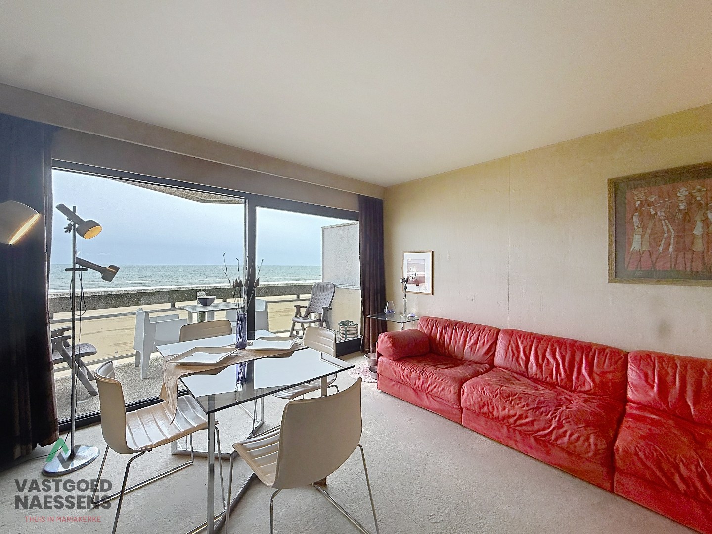 Studio à rafraîchir avec vue sur la mer et terrasse. 