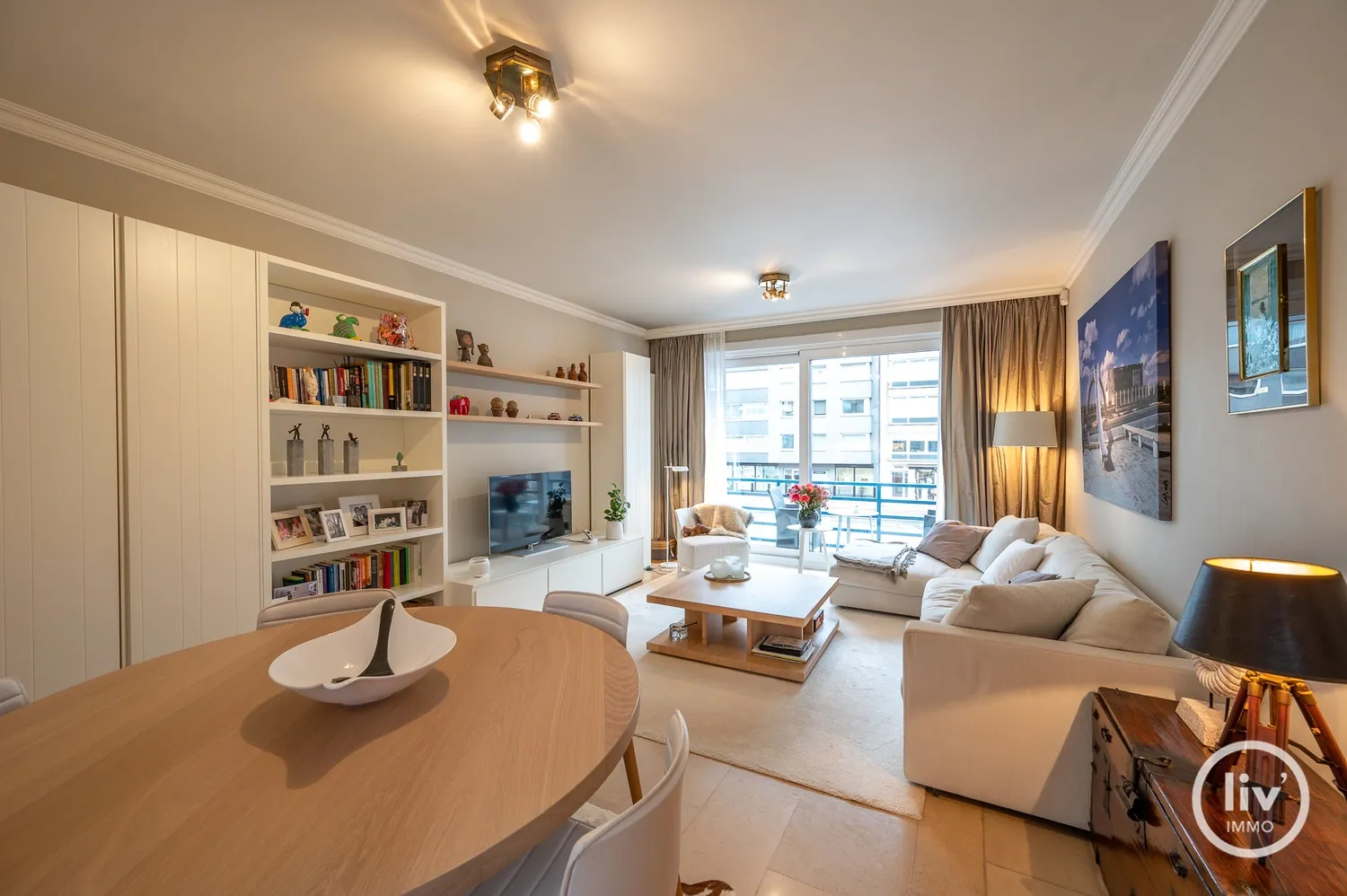 Gezellig 2 slaapkamerappartement met terras, centraal gelegen op het Burgemeester Frans Desmidtplein te Knokke.