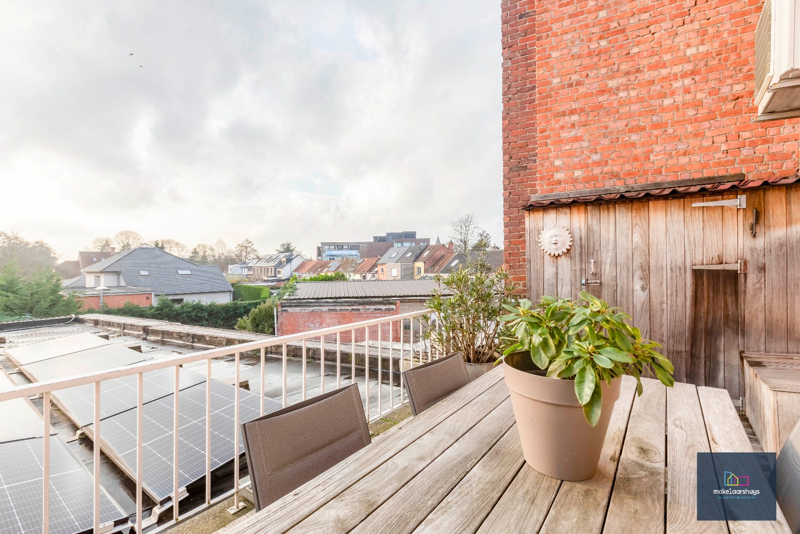 Ruim duplex appartement in centrum Mariakerke 