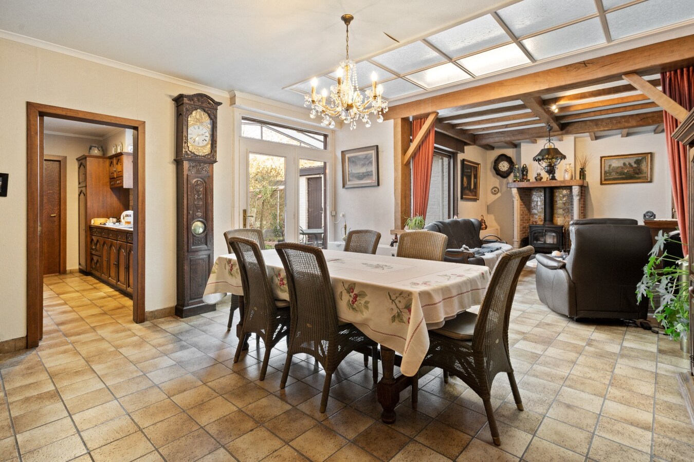 Ruim, voormalig handelshuis in het Centrum van Dadizele 