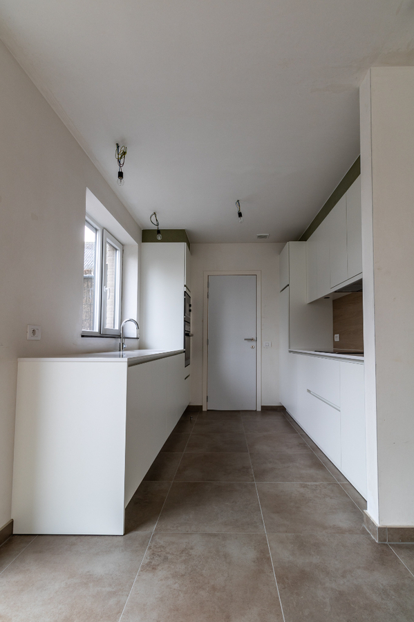 LICHTRIJKE MODERNE HALFOPEN NIEUWBOUWWONING TE OOSTDUINKERKE 