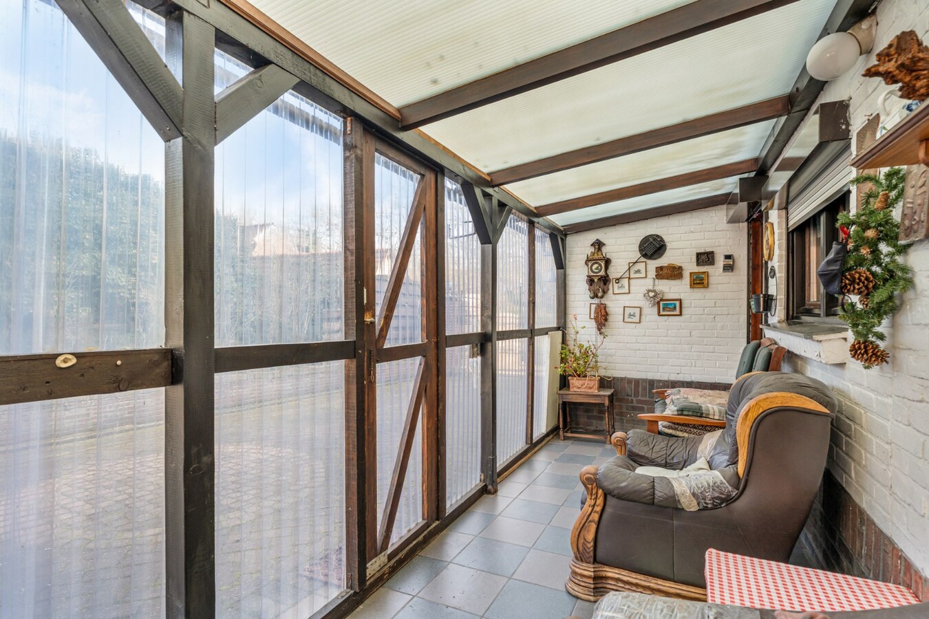 Halfvrijstaande gezinswoning met veel mogelijkheden op een perceel van 8are! 