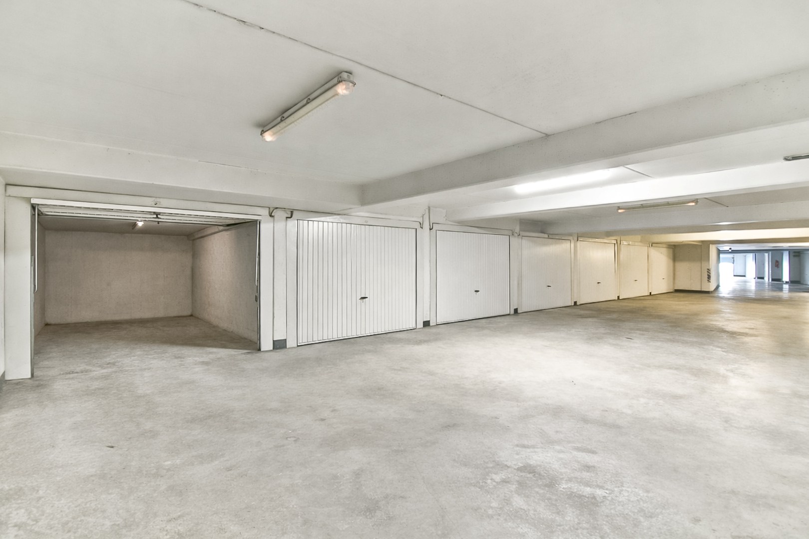 Afgesloten garagebox 