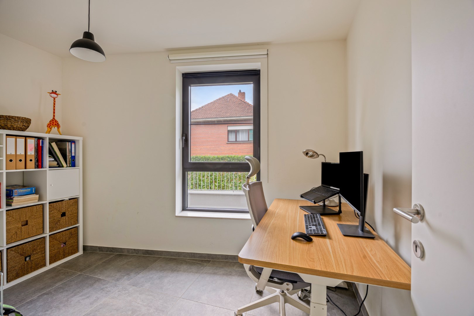 Ruim appartement met 2 slaapkamers en tuin + autostaanplaats vlakbij autostrade - EPC 68 kWh/m² 