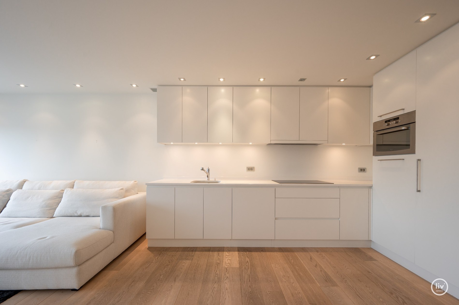 Penthouse ensoleillé avec de grandes terrasses dans un emplacement de premier choix près de l'avenue Dumortier et de l'avenue Lippens 🌟 