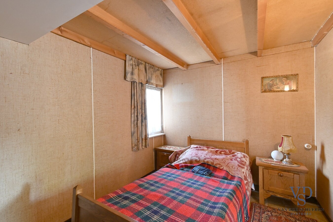 Exceptioneel gelegen eigendom met mogelijkheden. 