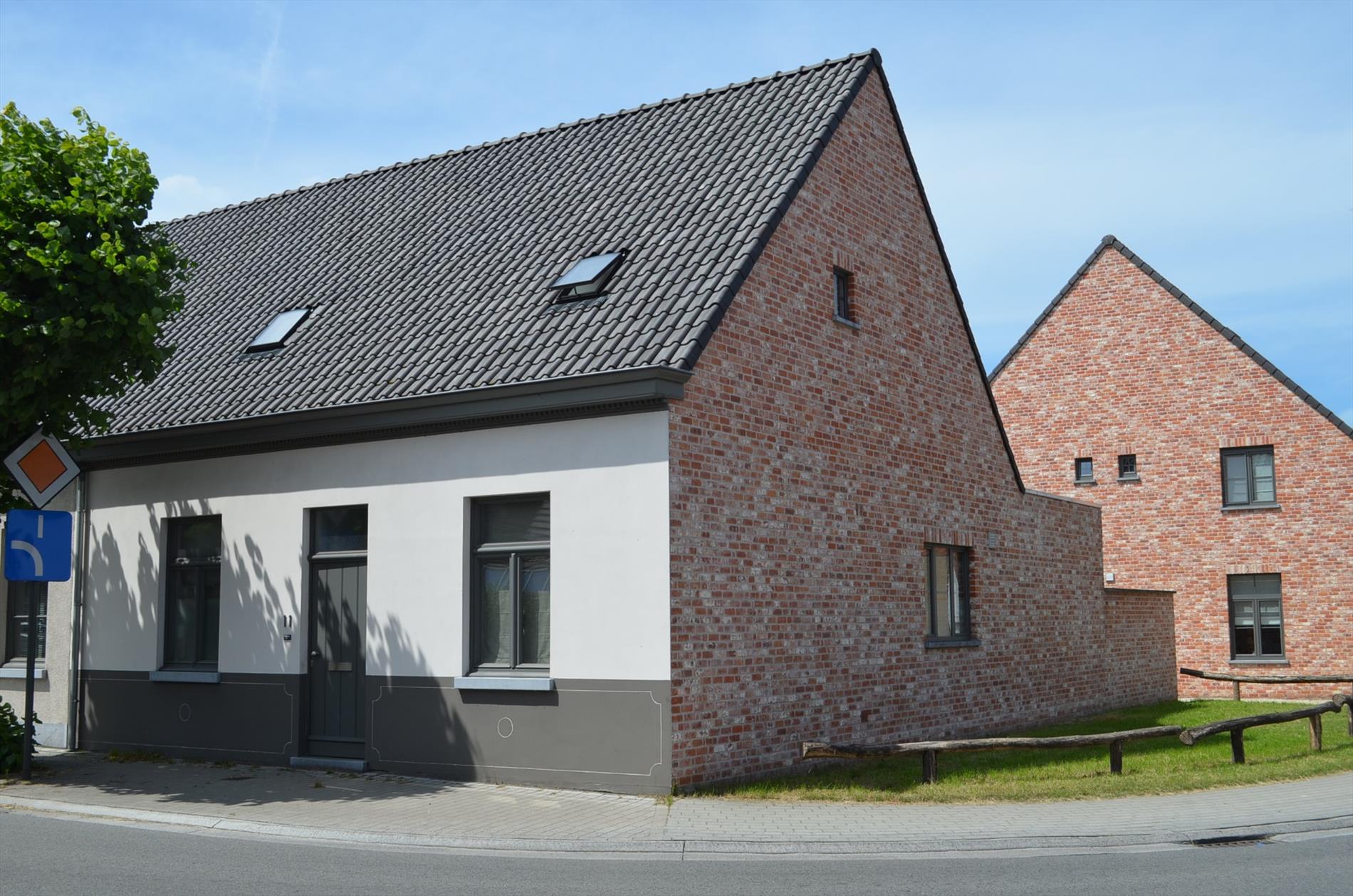 Recente gezinswoning met 3 slpks, tuin, terras en garage te Lembeke 