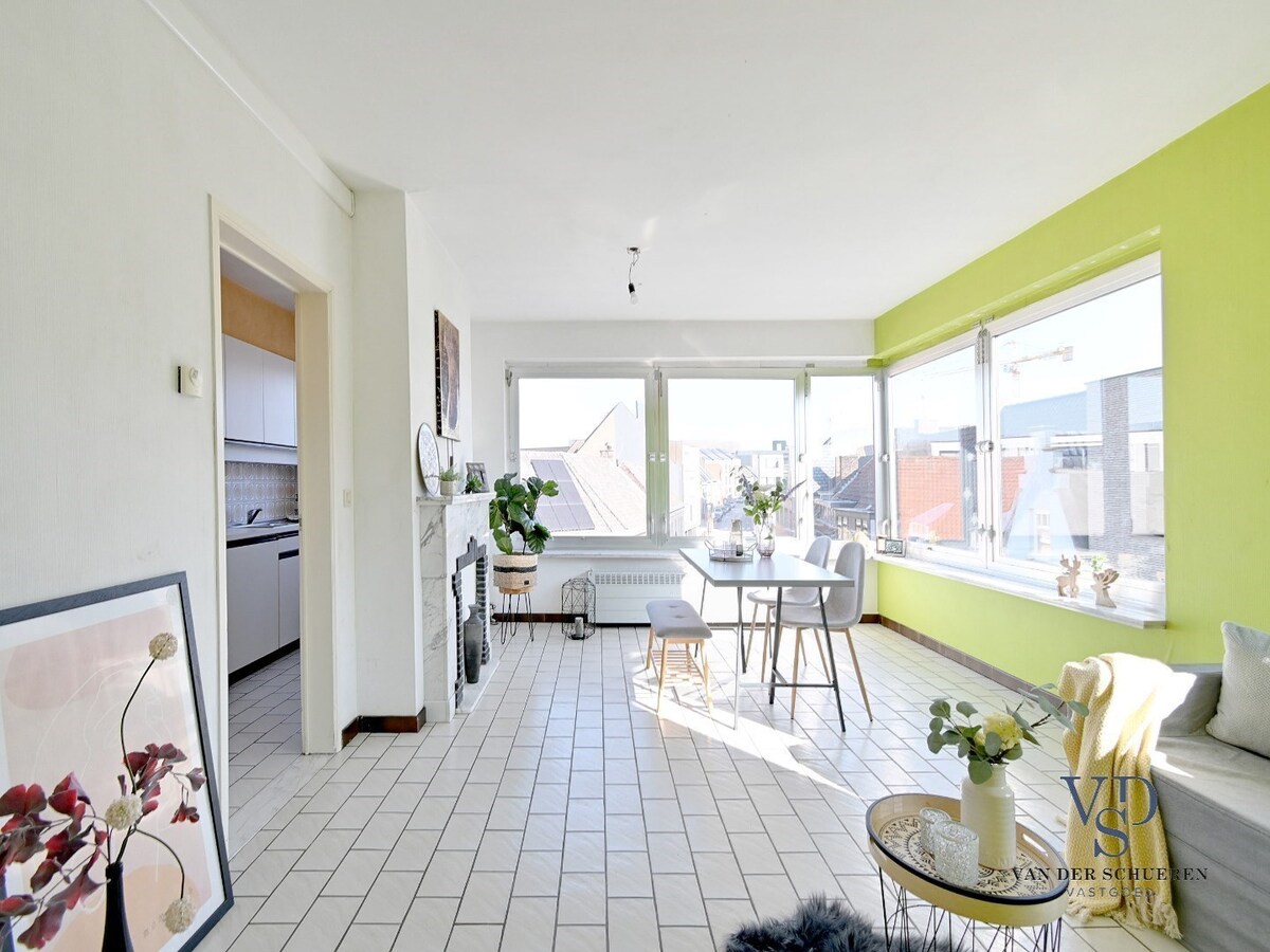 Lichtrijk appartement centrum Gavere. 