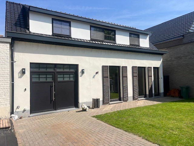 Instapklare woning met tuin in de gezellige kern van Laarne 