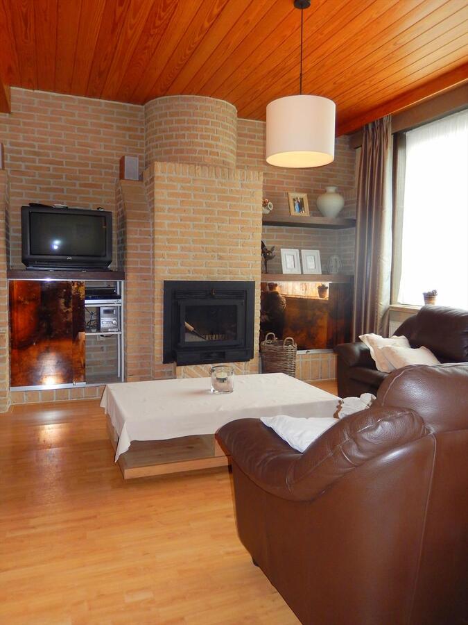 Woning met polyvalente handelsruimte te Jabbeke 