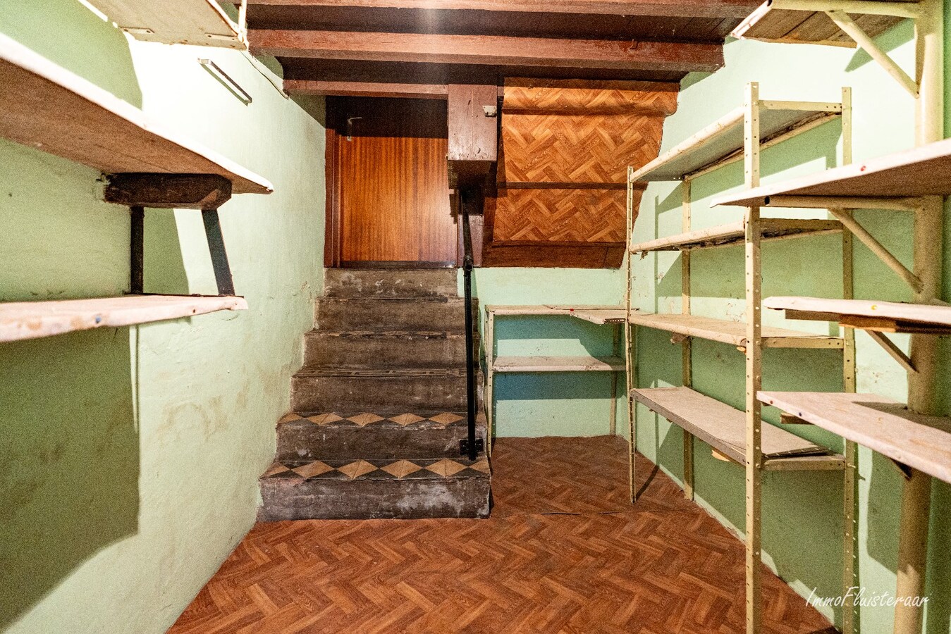 Ferme caractéristique avec une grande grange sur environ 2 hectares à Hoogstraten (achat de terrain supplémentaire d'environ 4 hectares possible). 