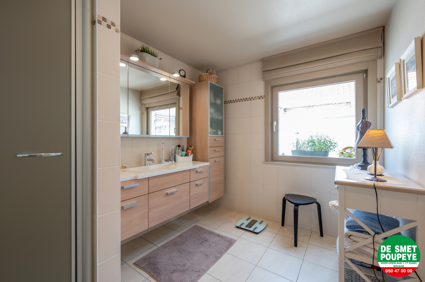 Verrassend ruime en goed onderhouden woning met ruime garage 