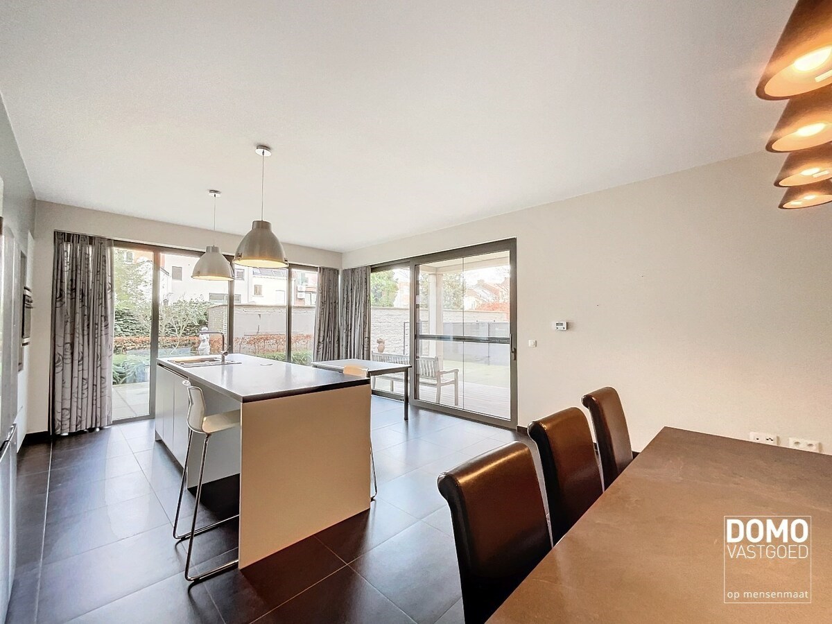 Ruim appartement met tuinterras, garage en 2 slaapkamers in Hasselt 