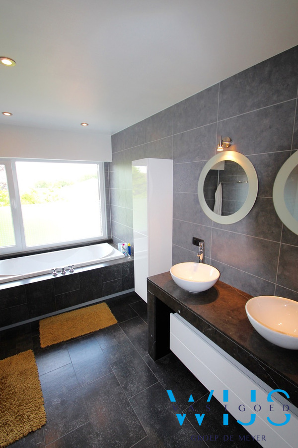 Unieke ruime gerenoveerde woning  ! 