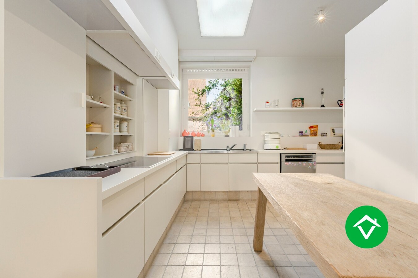 Ruim triplex appartement met 5 slaapkamers, in het centrum van Torhout 