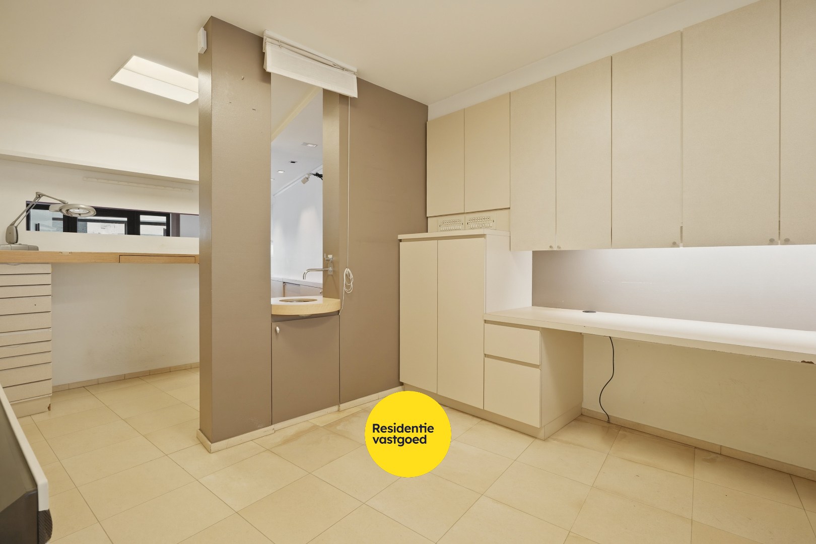 Multifunctionele woning met handelsruimte in hartje Veurne. 