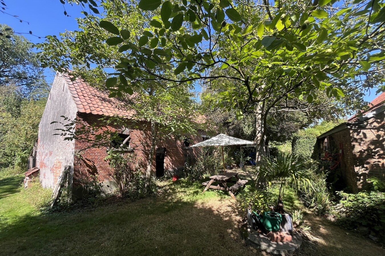 Authentieke hoeve met bijgebouw op 83 a 74 ca 