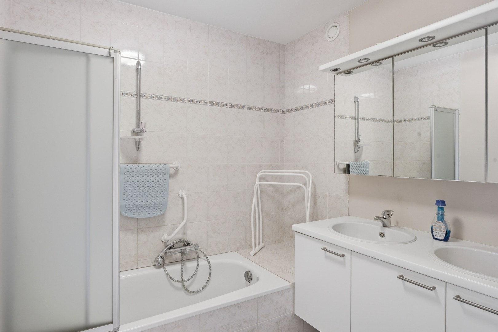 Instapklaar appartement in het centrum van Aartrijke 