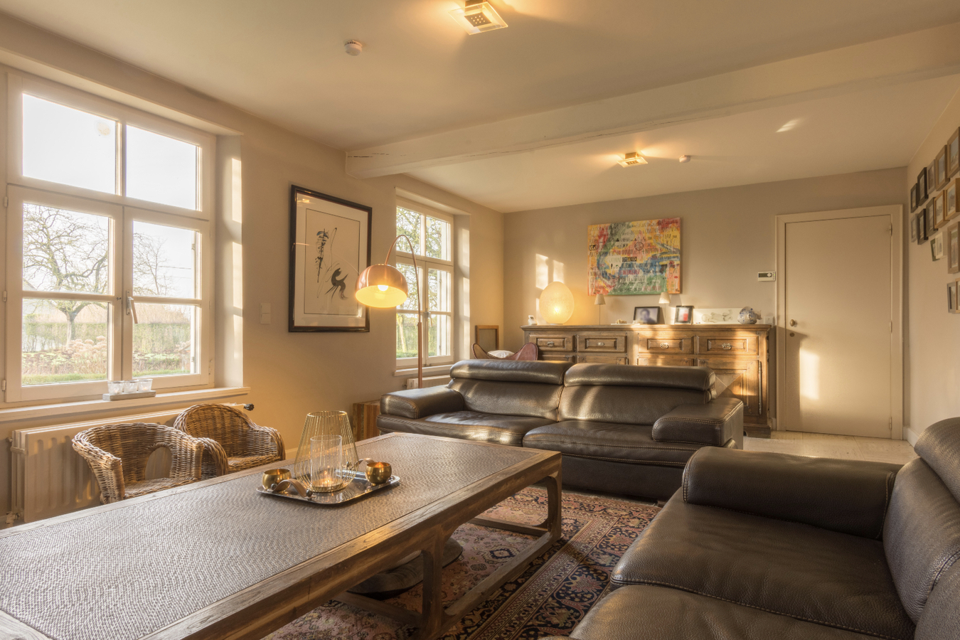 Idyllisch gelegen hoeve-villa met schuur 