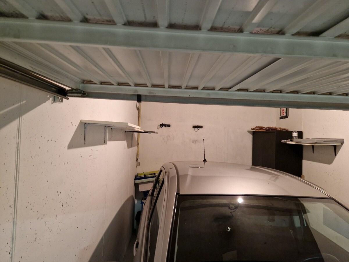 Garage for sale under the sea dike 