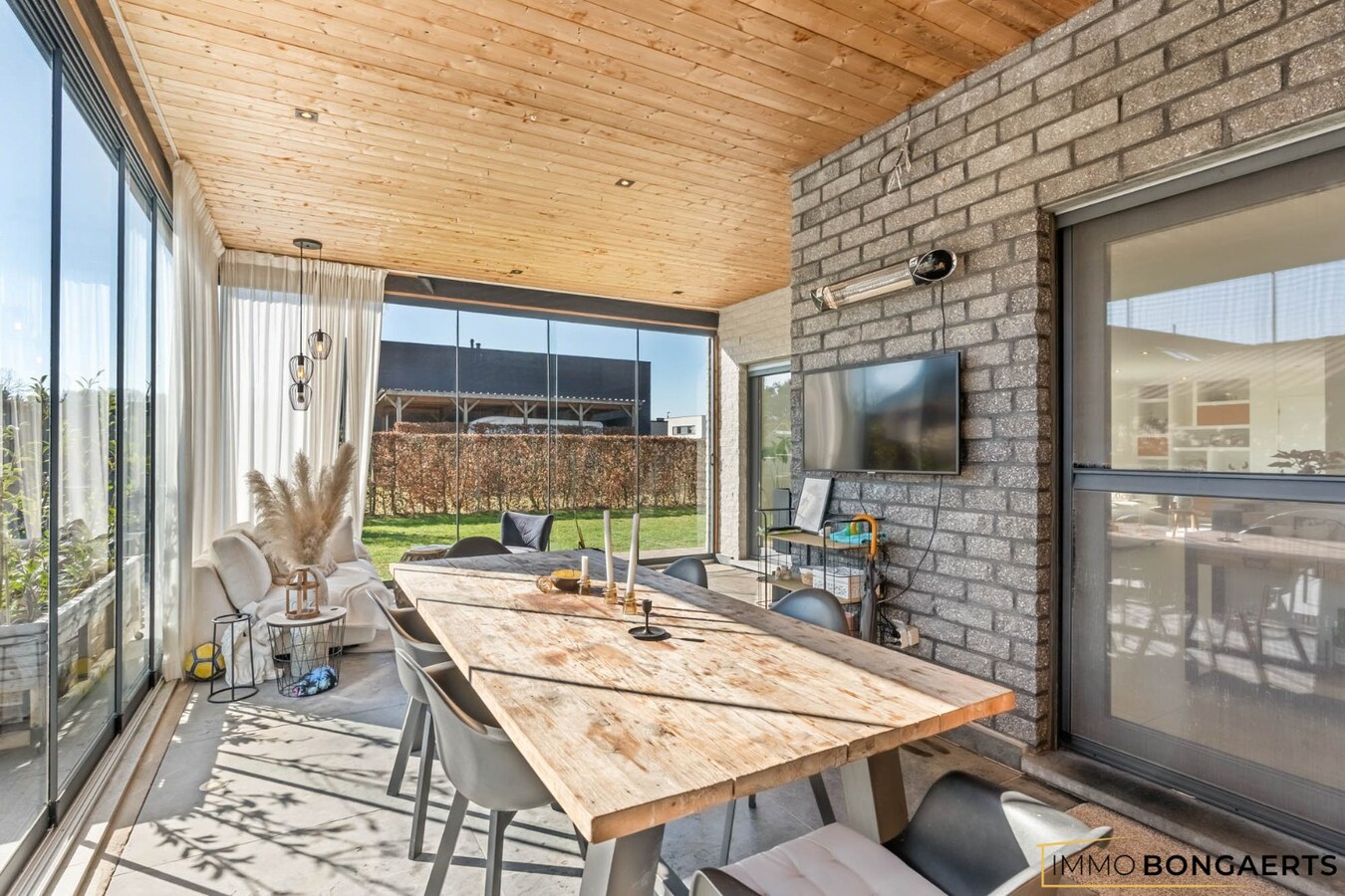 Energiezuinige woning met zwembad op rustige ligging in As 