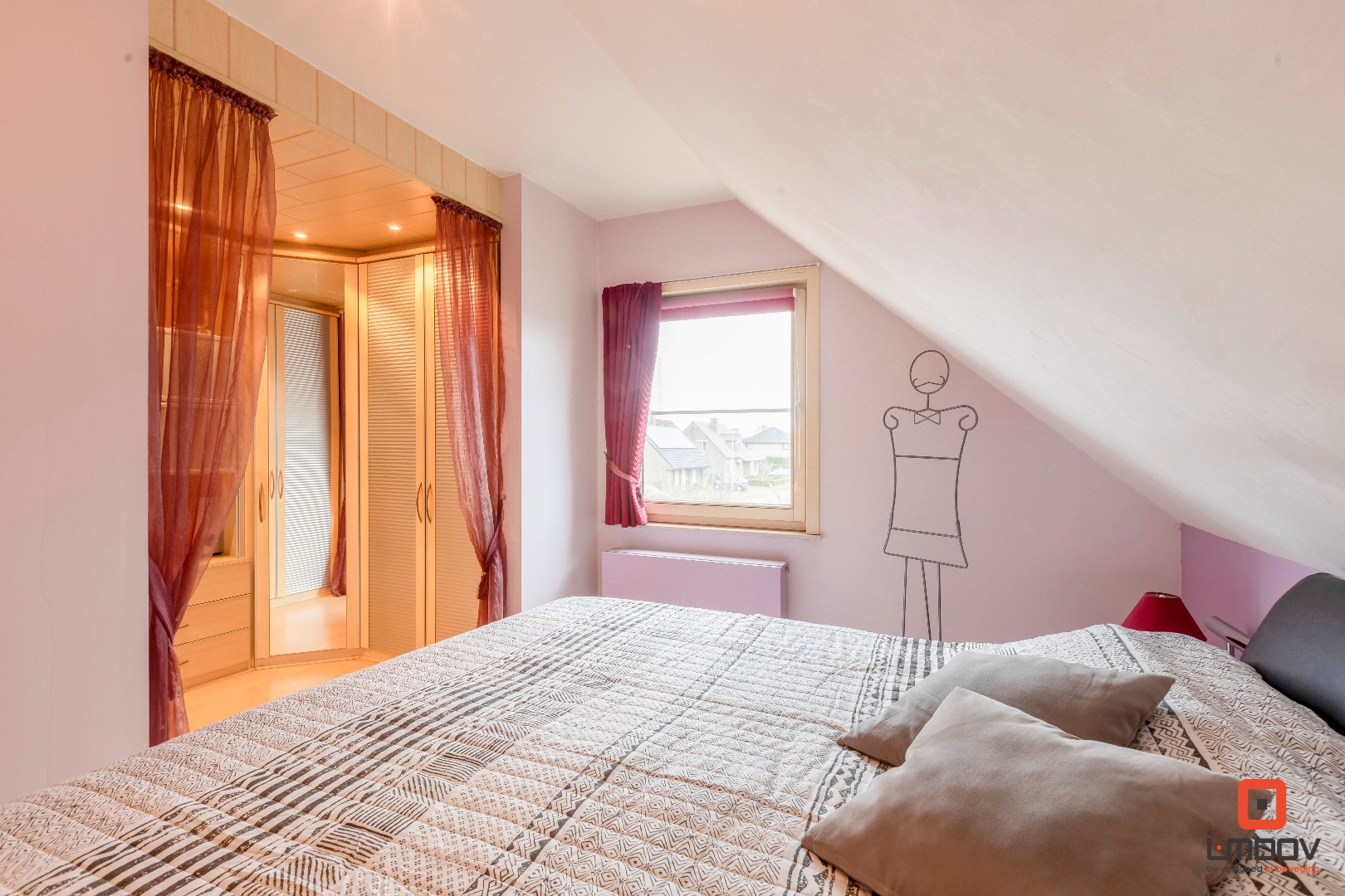 Perfect gelegen gezinswoning met prachtige tuin 