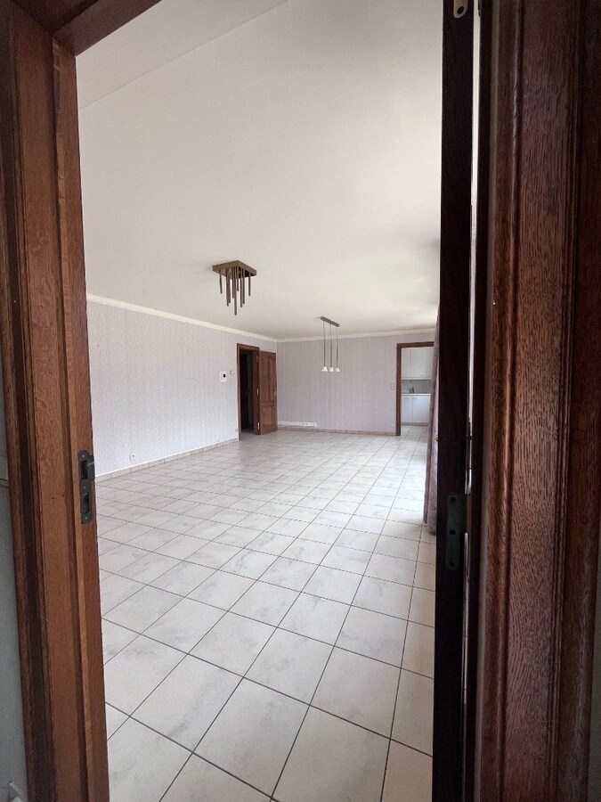 Bijzonder goedgelegen, ruim 3-slaapkamer-appartement met riant zonneterras 