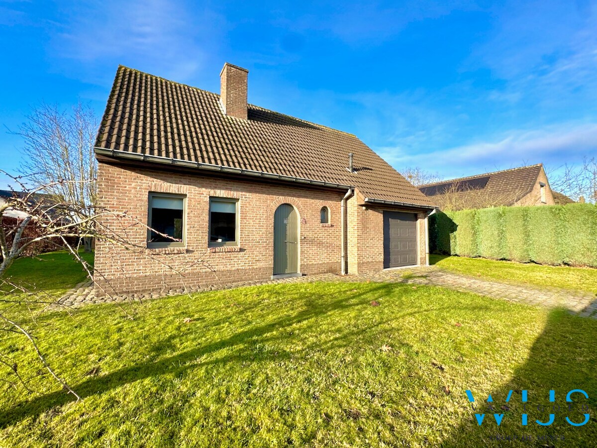 Tof woonhuis in een gekende woonwijk te Evergem 