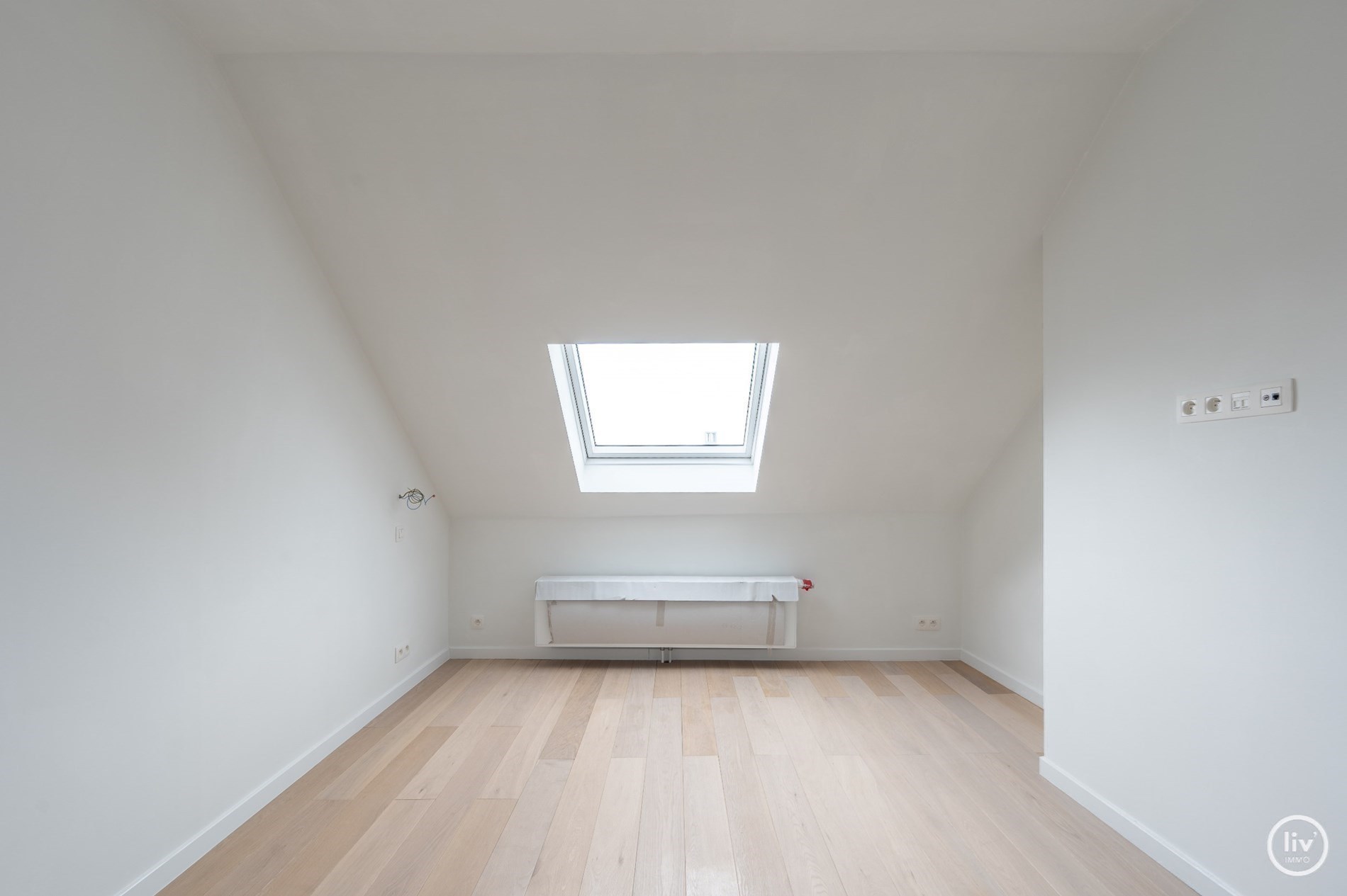 Nieuwbouw duplex in volledig gerenoveerd gebouw van 2021, centraal gelegen nabij Duinenwater, waardoor alle winkels en openbaar vervoer bereikbaar zijn op wandelafstand. 