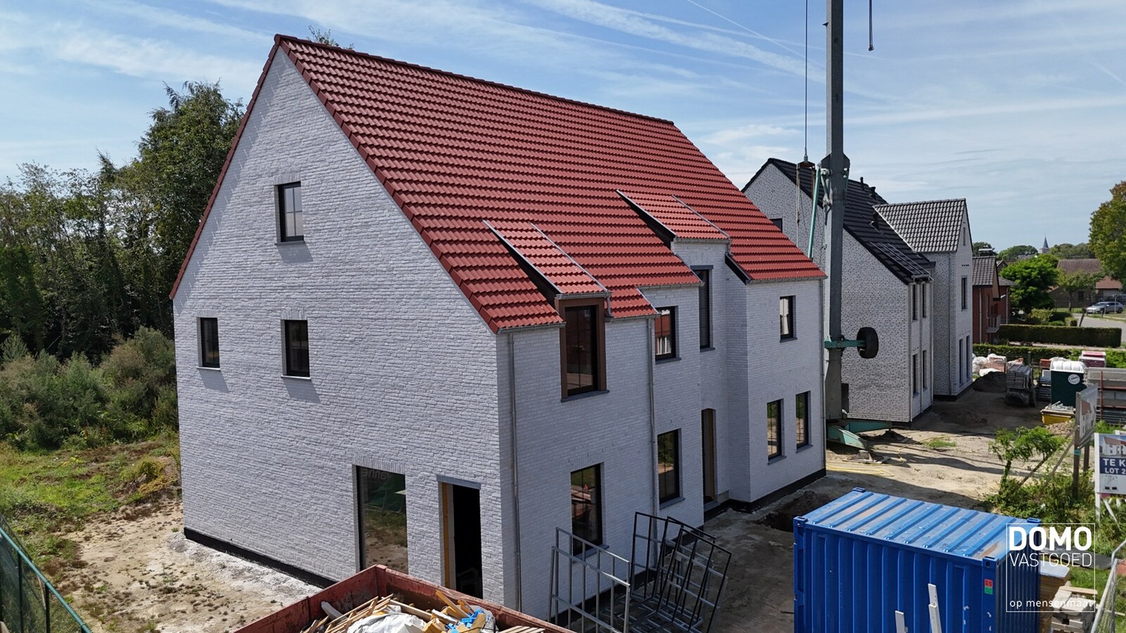 ENERGIEZUINIGE HALFOPENBEBOUWING MET 3 SLAAPKAMERS TE KERMT 