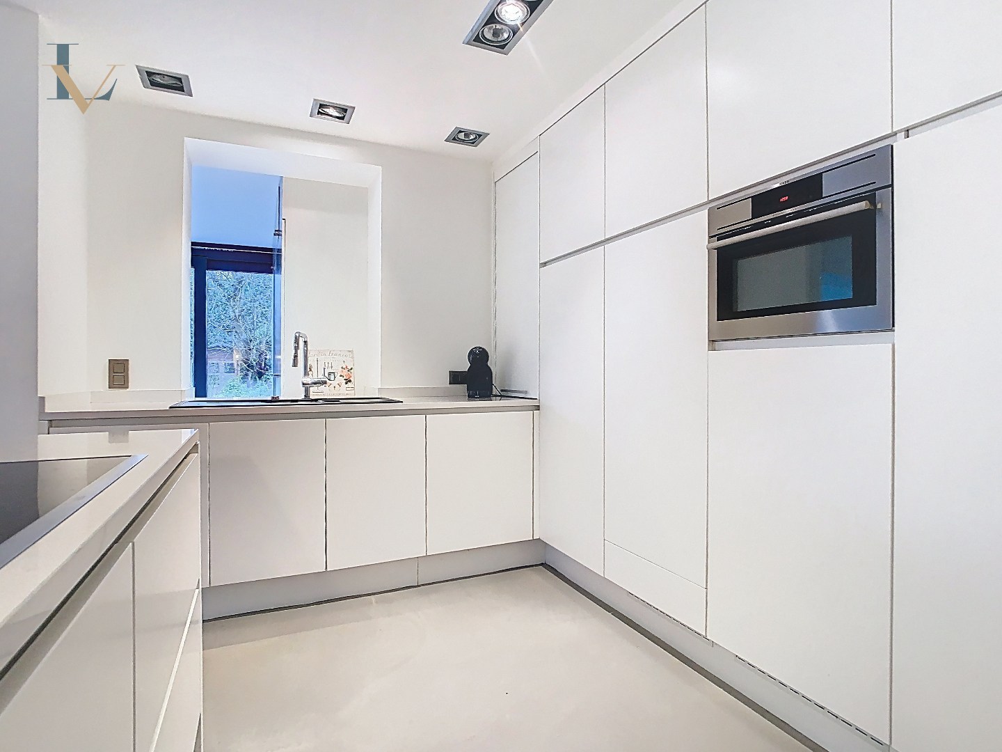 Charmante instapklare woning met 2 slpk. aan de vaart in Schoten nabij het centrum. 